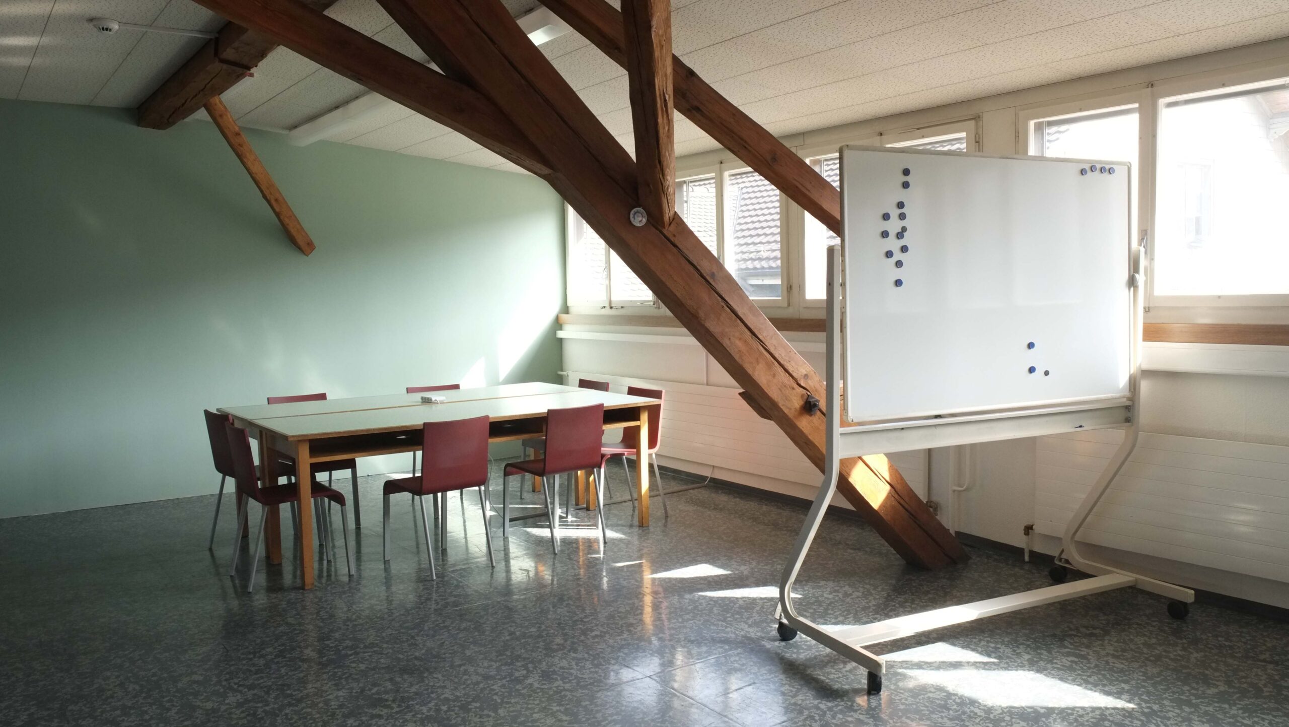 MarieOtto – Sitzungsnische mit Whiteboard